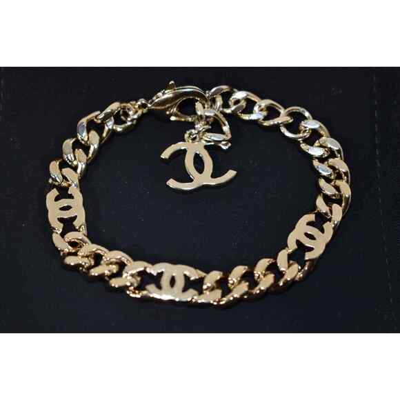 Chanel 22S Gold Chain Link Interlocking CC White Adjustable Runway Arm Bracelet - Picture 11 of 16
